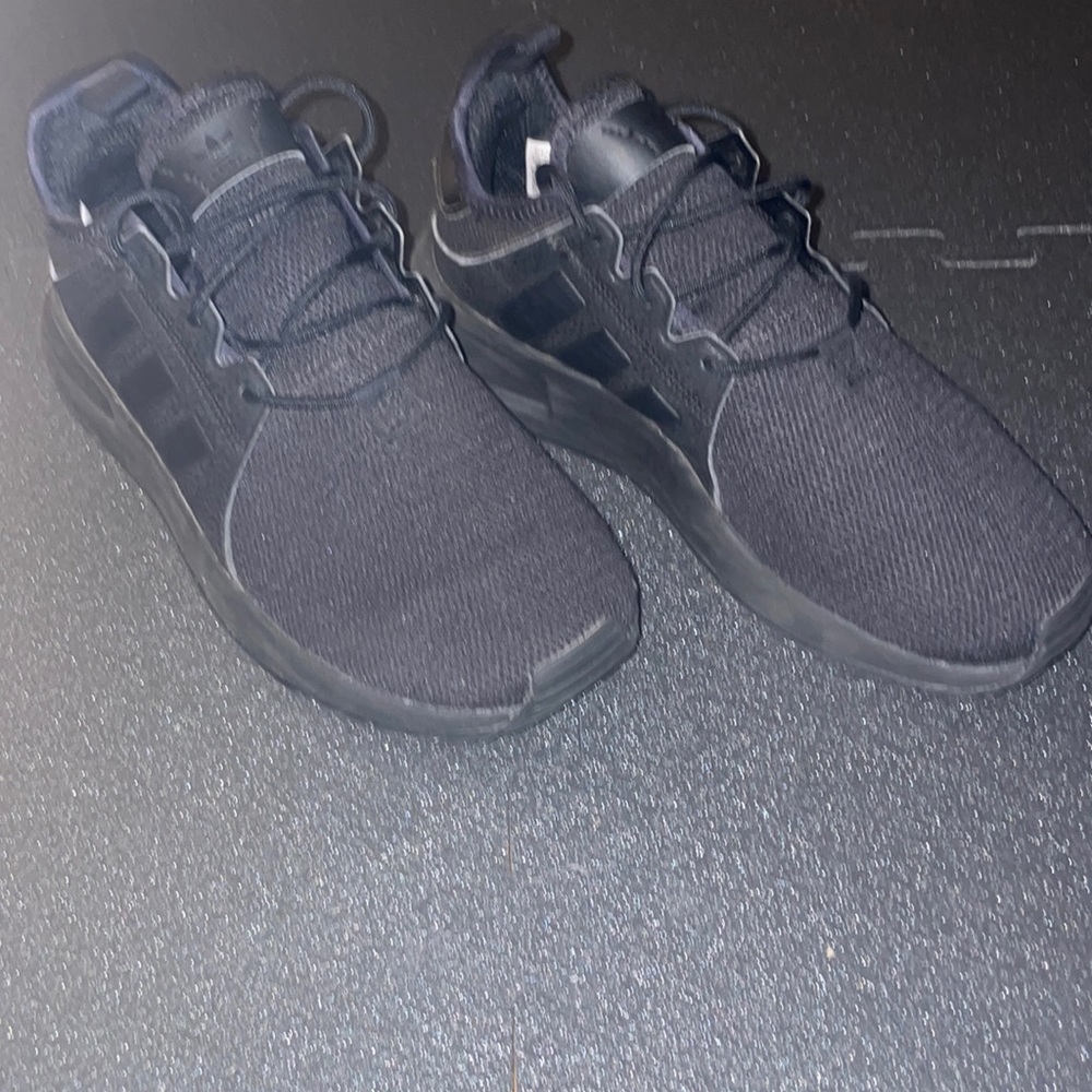 Black adidas kids 4
